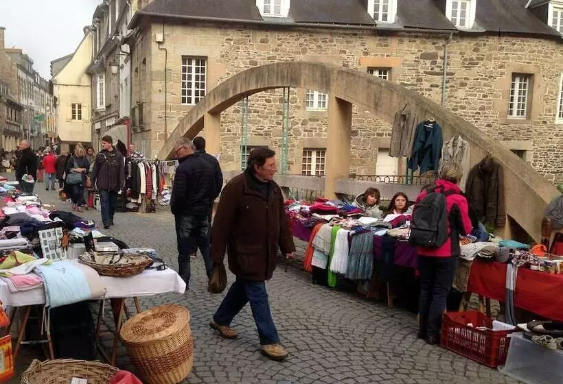 Au Bord De La Rive B&b