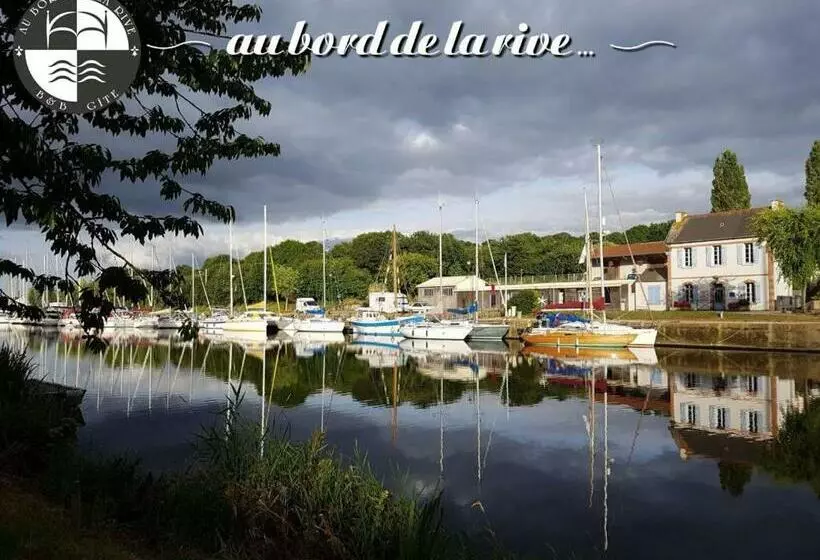 Au Bord De La Rive B&b