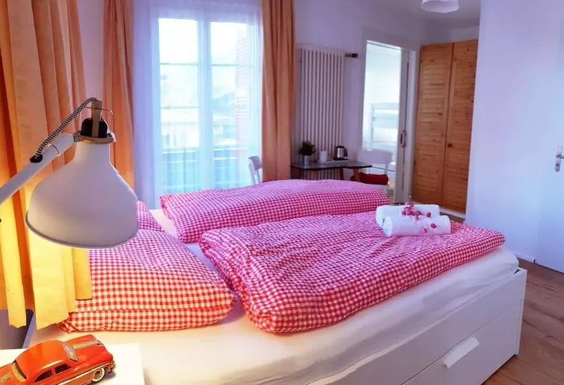 Hotelli Adventure Guesthouse