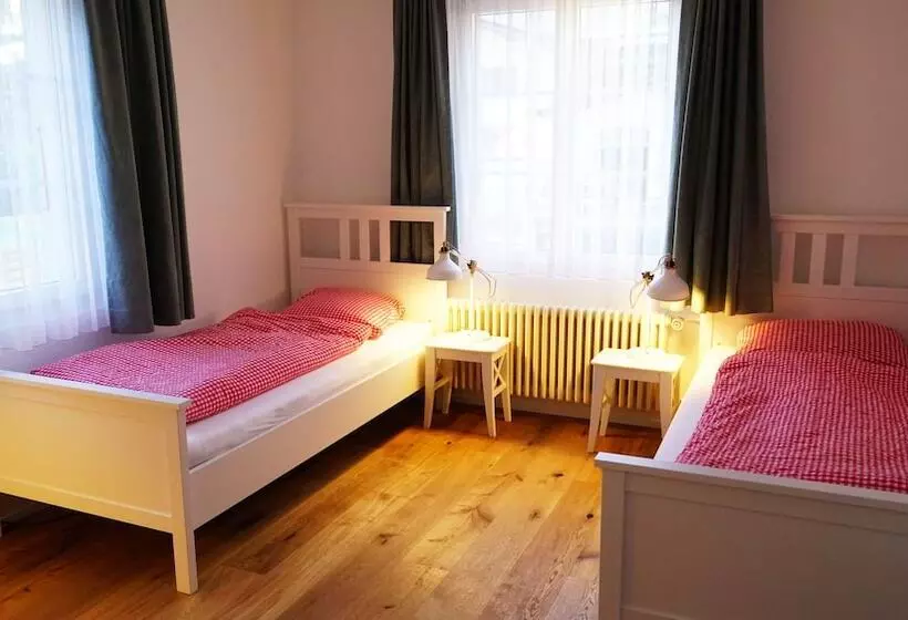 Hotelli Adventure Guesthouse