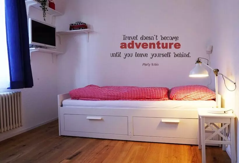 Hotelli Adventure Guesthouse