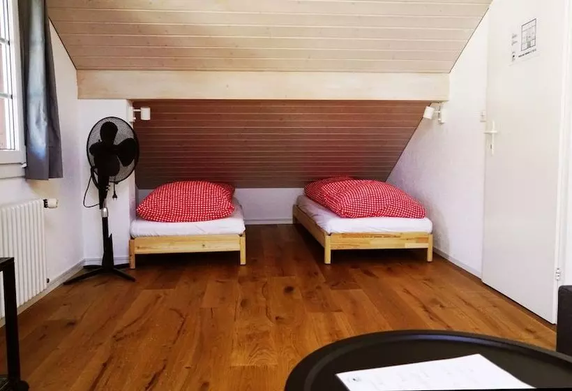 Hotelli Adventure Guesthouse