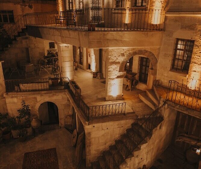 هتل Eagle Cave Inn