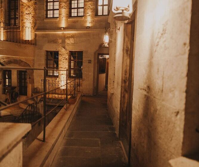 هتل Eagle Cave Inn