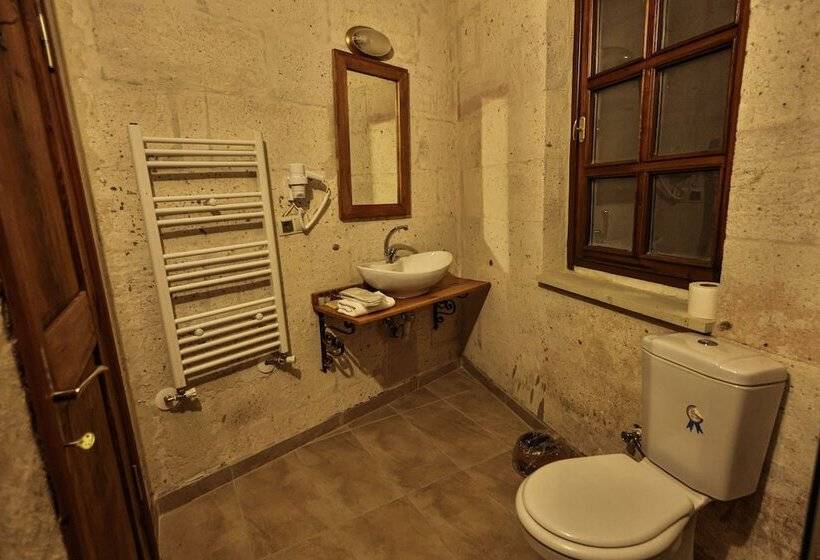 هتل Eagle Cave Inn