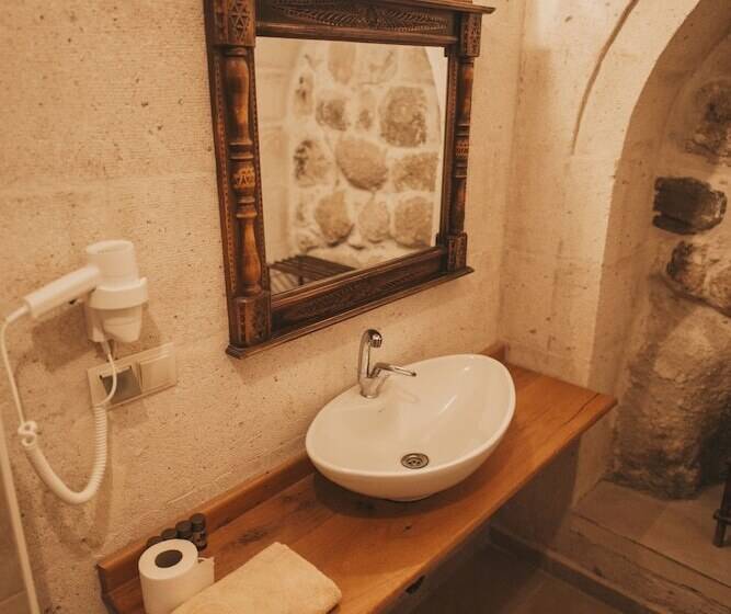 هتل Eagle Cave Inn