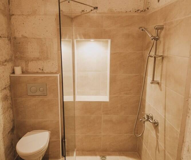 هتل Eagle Cave Inn