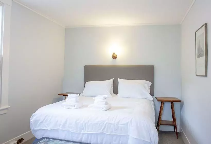 ホテル Hawthorn House