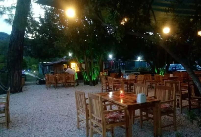 Hotelli Esralina Pansiyon