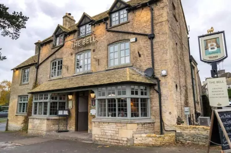 هتل The Bell At Stow