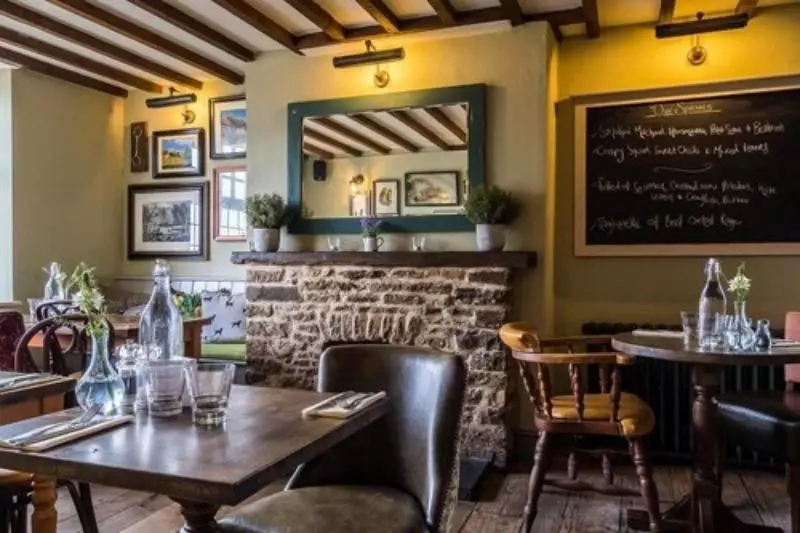 هتل The Bell At Stow