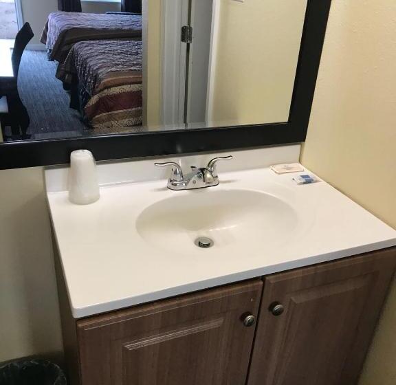 مُتل Village Motor Inn