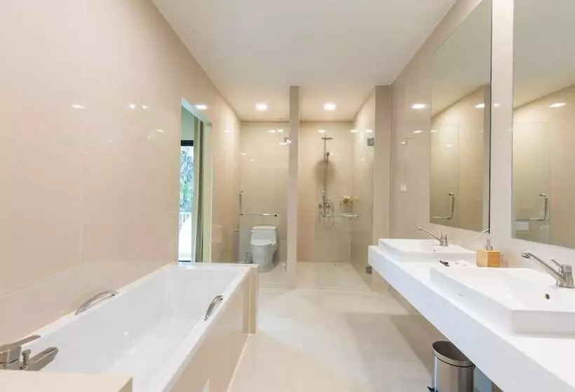 Porestva Hotel Sriracha