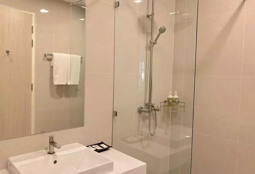 Porestva Hotel Sriracha