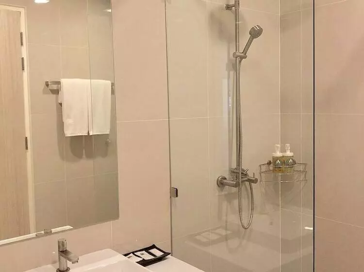 Porestva Hotel Sriracha
