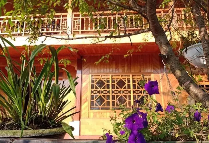 Lenh Family House   Hostel