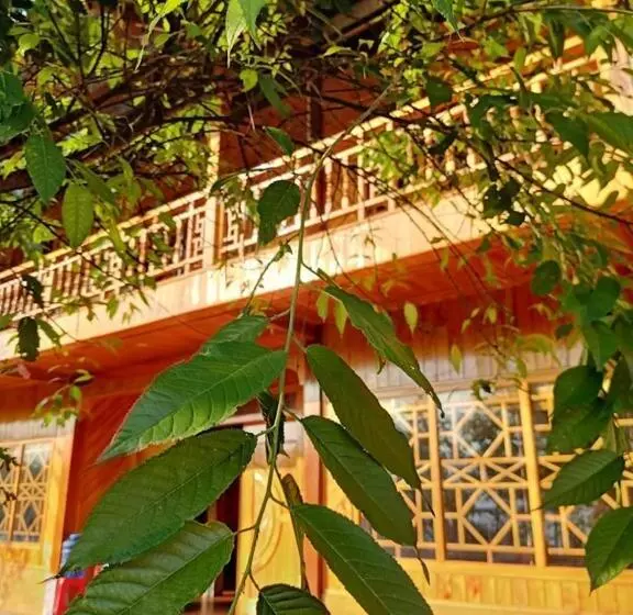 Lenh Family House   Hostel