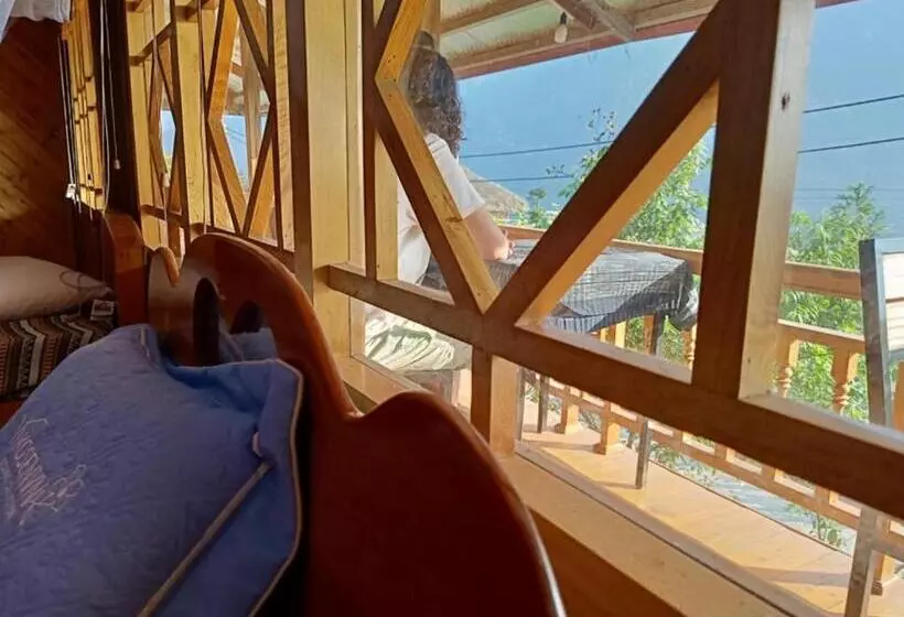 Lenh Family House   Hostel