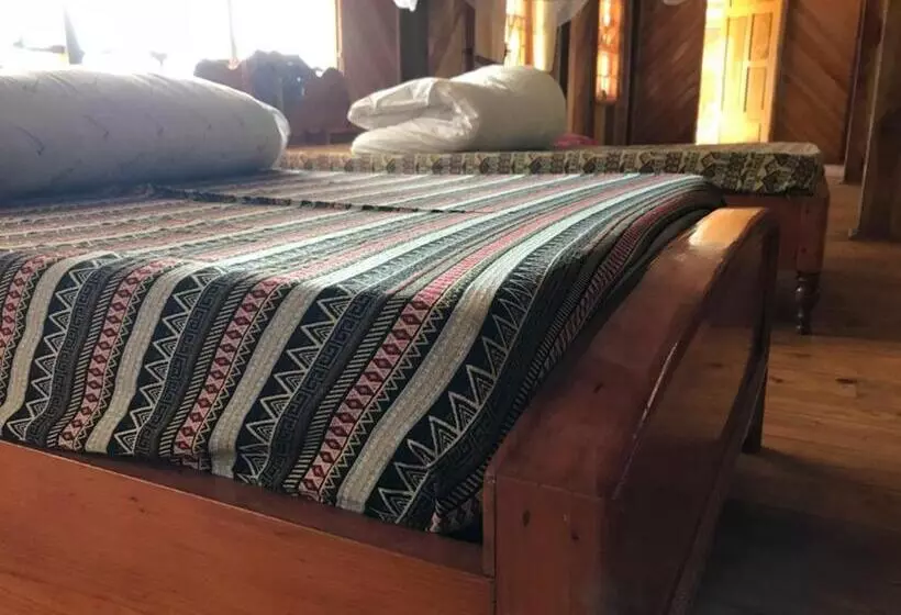 Lenh Family House   Hostel