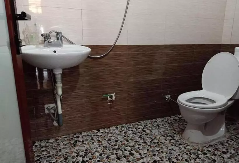 Lenh Family House   Hostel