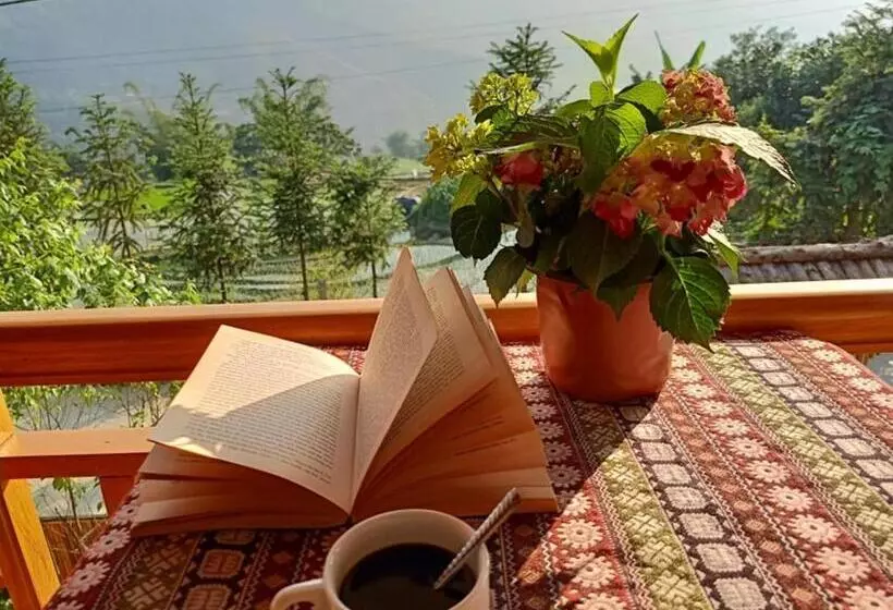 Lenh Family House   Hostel