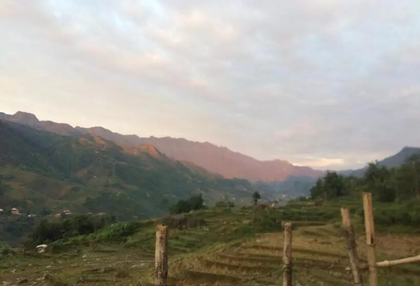 Lenh Family House   Hostel