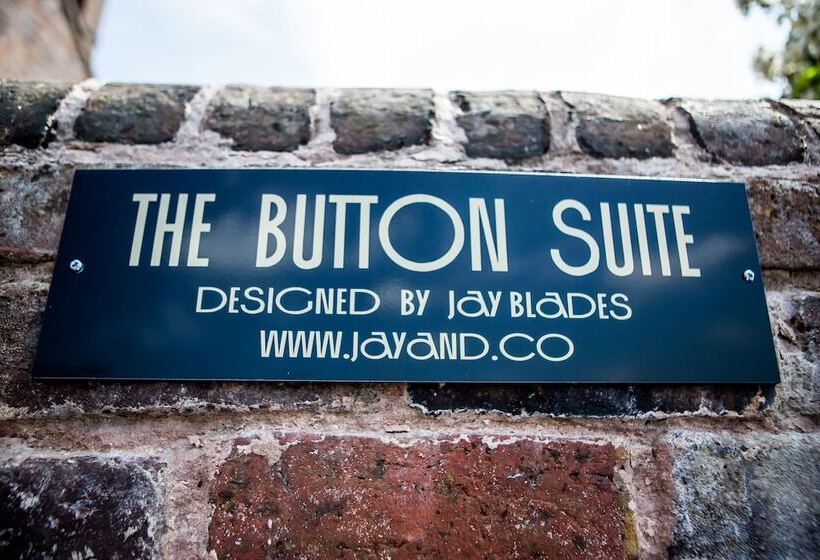 مبيت وإفطار The Golden Lion Inn