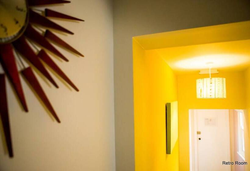 مبيت وإفطار The Golden Lion Inn