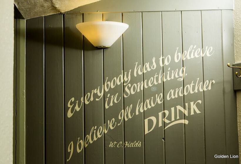 مبيت وإفطار The Golden Lion Inn