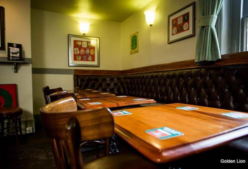 مبيت وإفطار The Golden Lion Inn