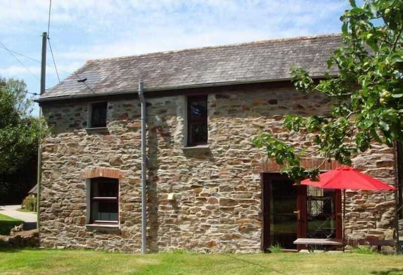 Callestock Courtyard