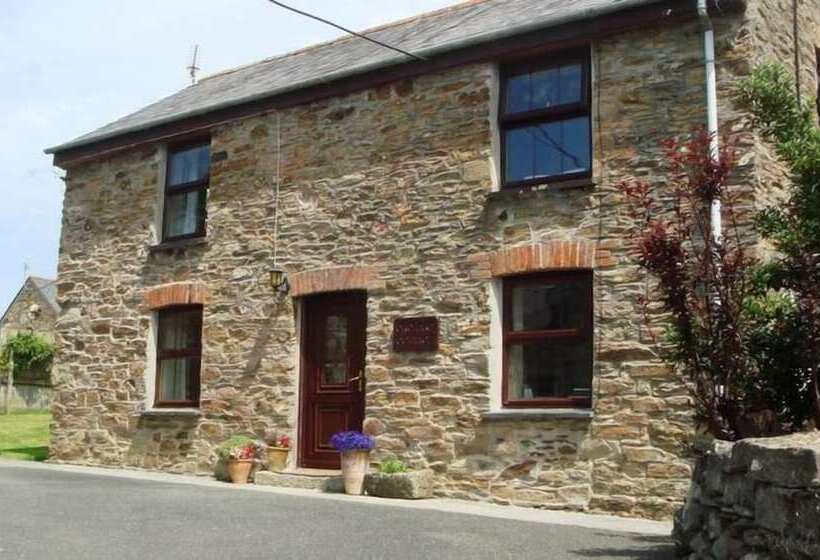 Callestock Courtyard