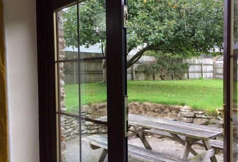 Callestock Courtyard