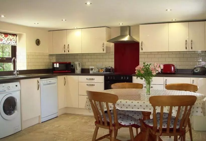 Callestock Courtyard