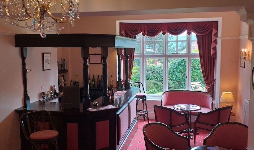 Отель Channel House