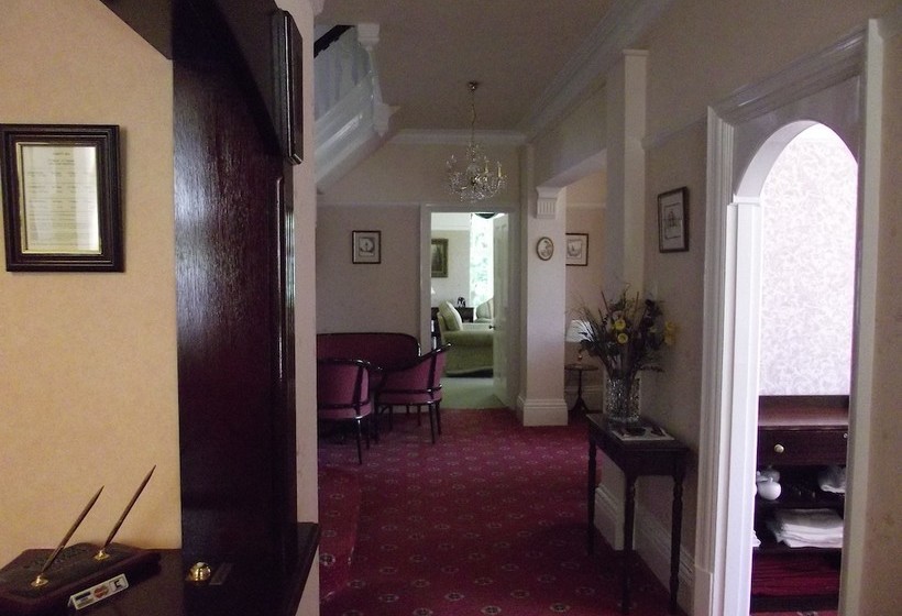 Отель Channel House