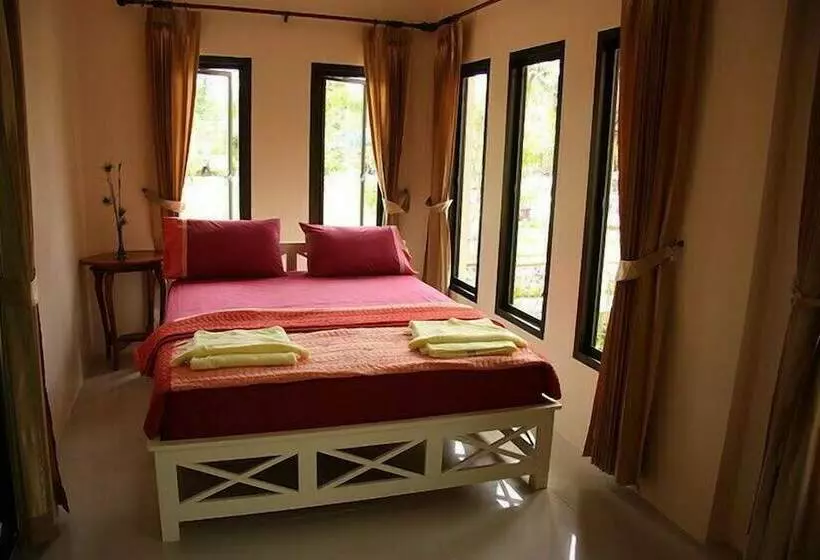 ホテル Khumphyazaw Resort