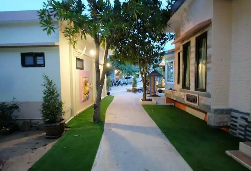 ホテル Khumphyazaw Resort