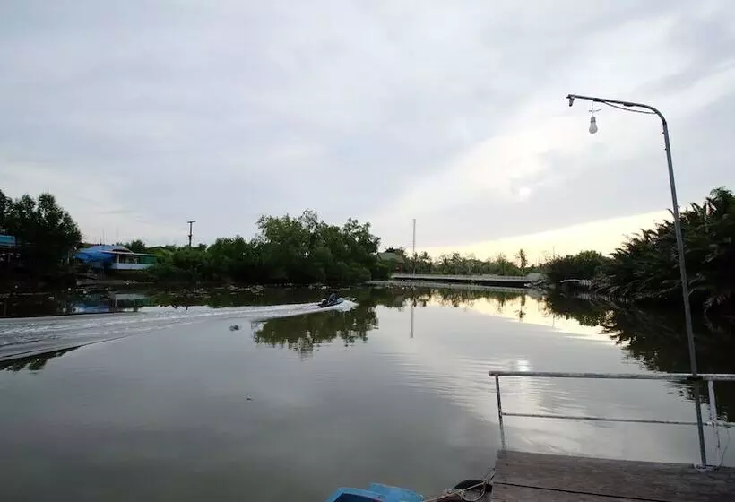 ホテル Khumphyazaw Resort