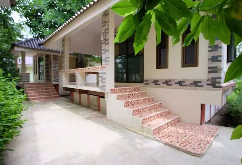 ホテル Khumphyazaw Resort