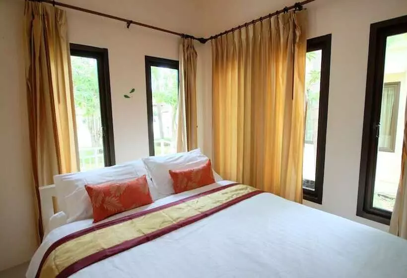 ホテル Khumphyazaw Resort