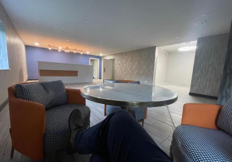 Luxor Inn & Suites, A Travelodge By Wyndham