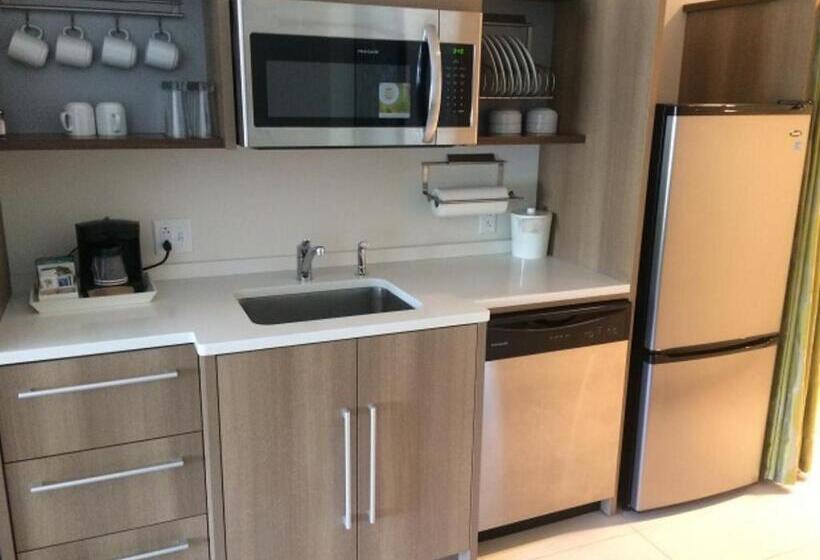 Luxor Inn & Suites, A Travelodge By Wyndham