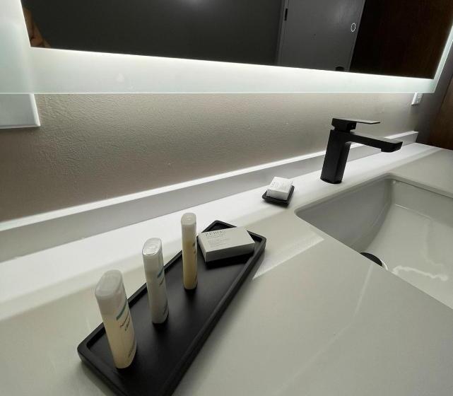 Luxor Inn & Suites, A Travelodge By Wyndham