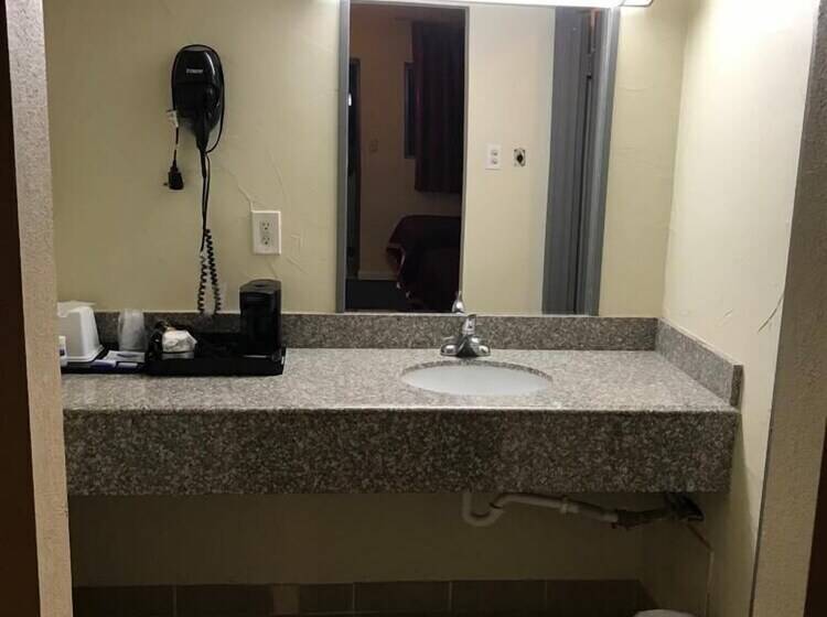 فندق على الطريق Budget Inn