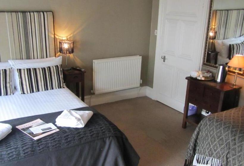 펜션 Monties Guest House   Adults Only