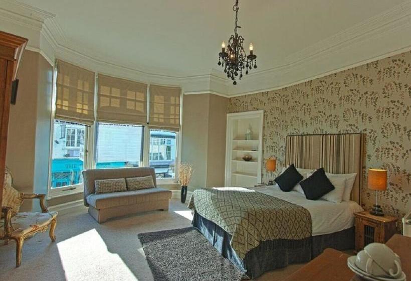 펜션 Monties Guest House   Adults Only