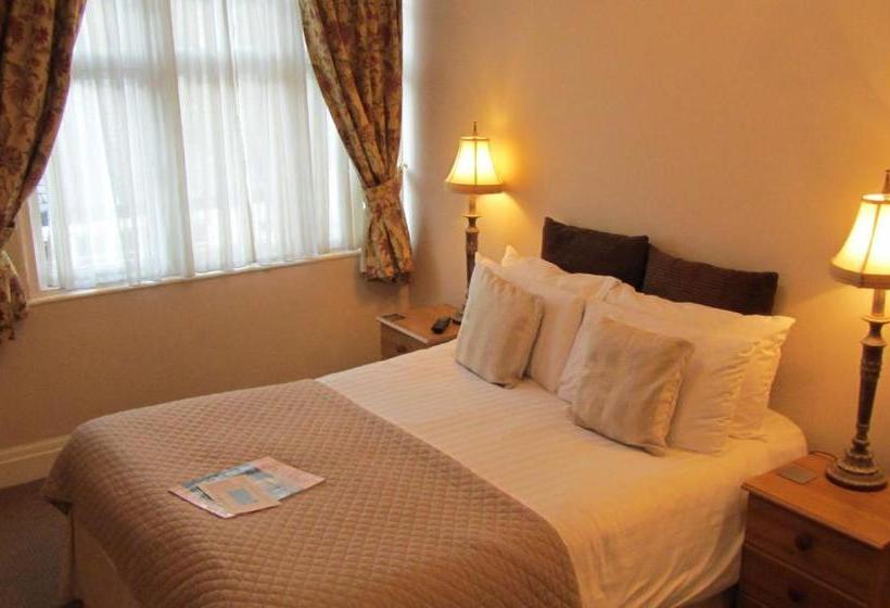 펜션 Monties Guest House   Adults Only