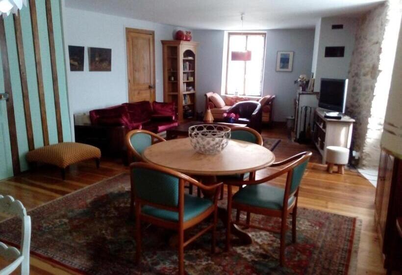 Bed and Breakfast Aux Rosiers