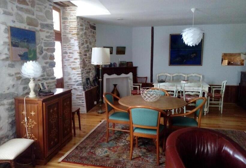 Bed and Breakfast Aux Rosiers